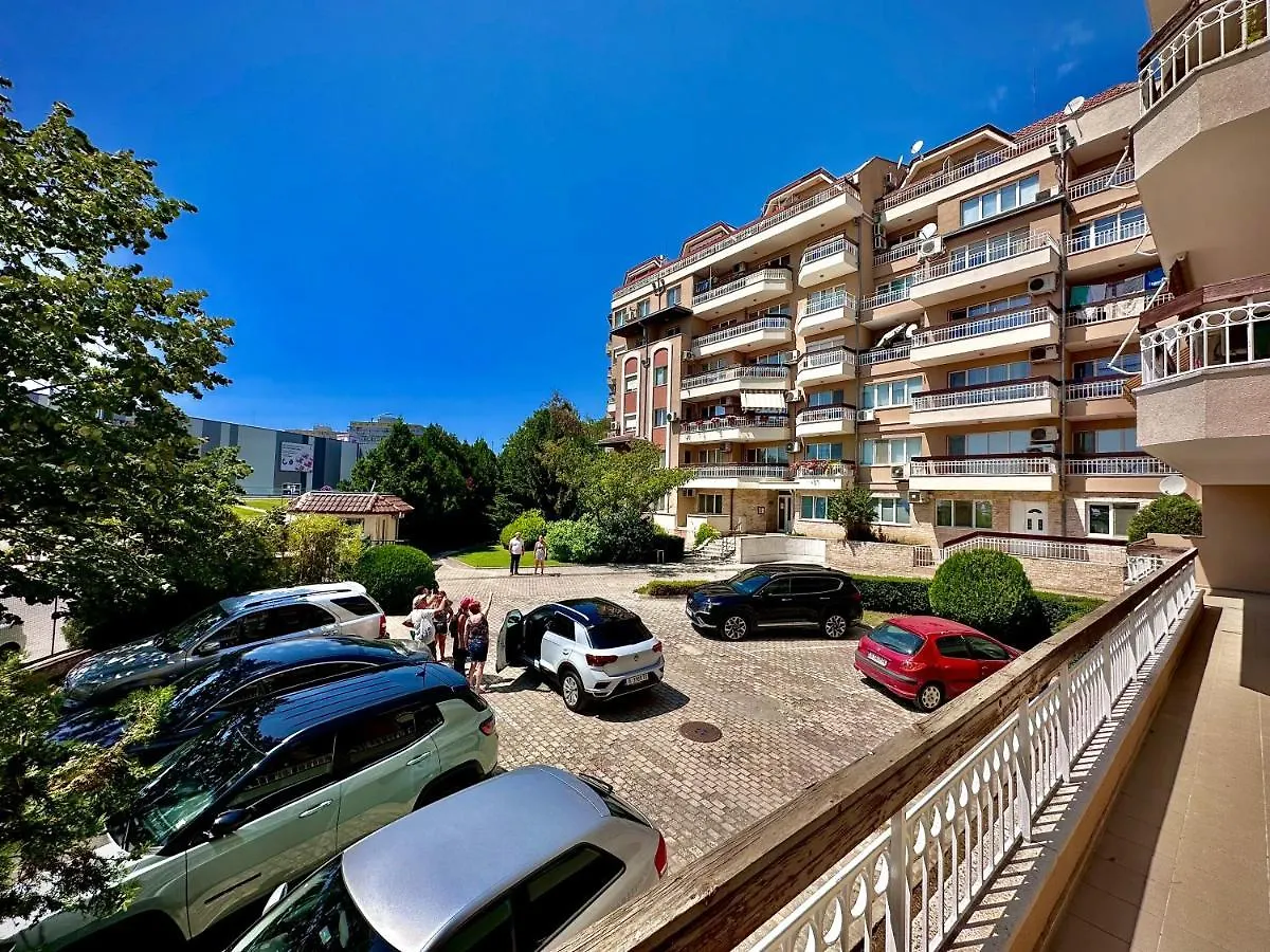 Sea Breeze Apartment Warna