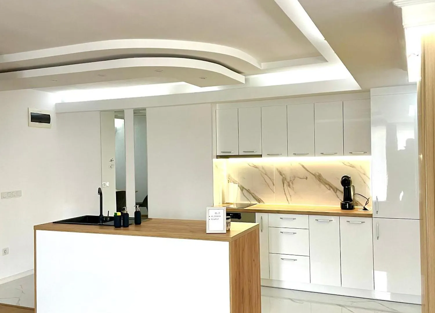Sea Breeze Apartment Warna